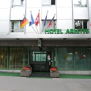 Arlette Beim Hauptbahnhof Zurique