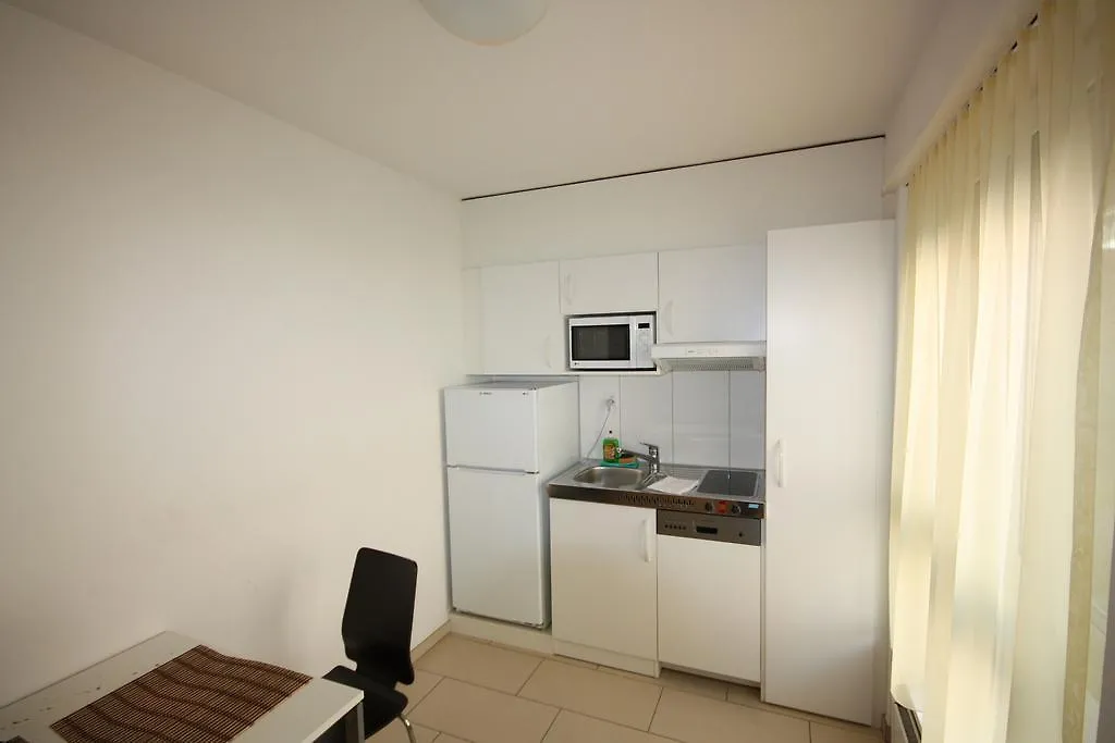 Swiss Star District 11 - Self Check-In Apartamento Zurique 0*,  Suíça